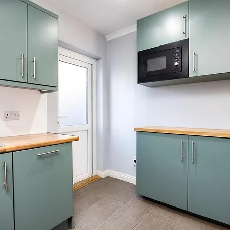 Chic 3-bed House Near 3arena & Bord Gais Theatre Lejlighed