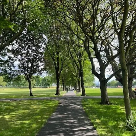 Chic 3-bed House Near 3arena&bord Gáis Theatre Appartamento