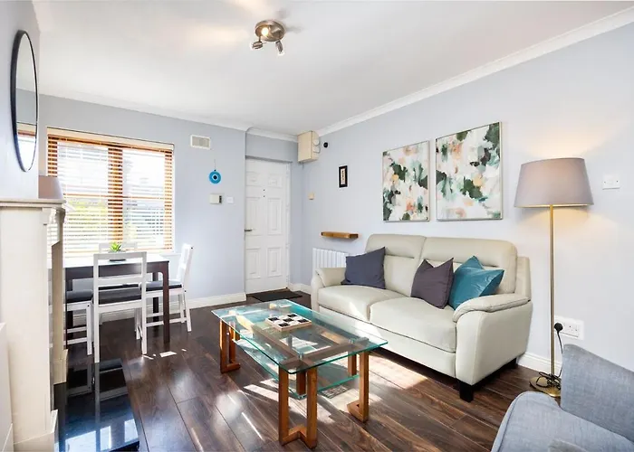 Chic 3-bed House Near 3arena & Bord Gais Theatre *